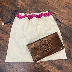 Tory Burch Bombe Reva Clutch in Chocolate Metallic Convertible Bag